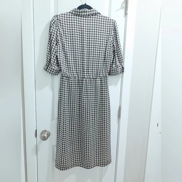 Vintage RARE BCBG Paris Silk Satin Houndstooth Shirt Dress Size 6 - Picture 3 of 16